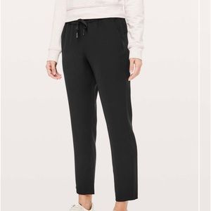 Lululemon On the Fly 7/8 Black pant, size 8